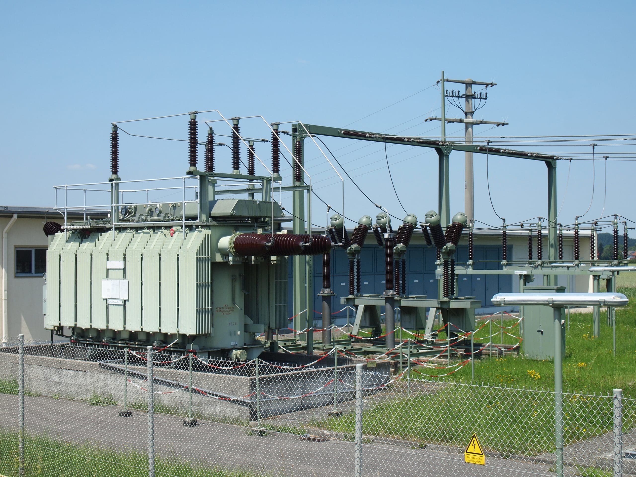 Power transformer with radiator banks and HV bushings in an outdoor substation